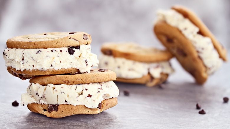 Chocolate chip chipwich