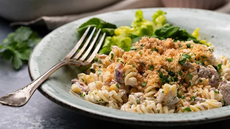 Tuna pasta salad plate