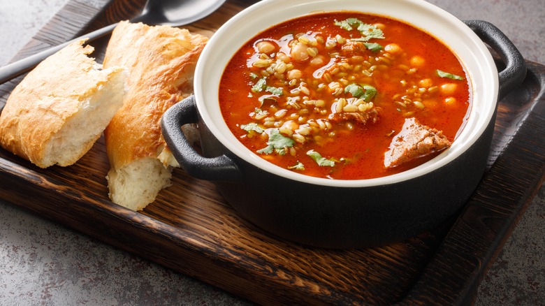 Algerian chorba frik with bread