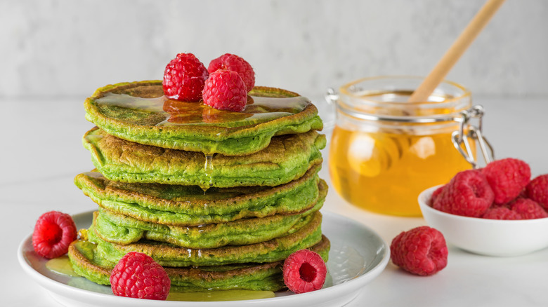 Matcha pancakes with raspberry topping
