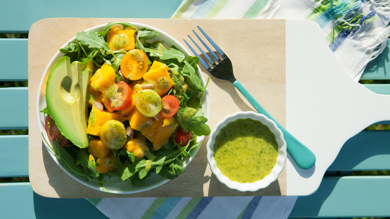 Salad with matcha salad dressing