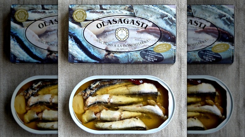 Olasagasti box and opened tin