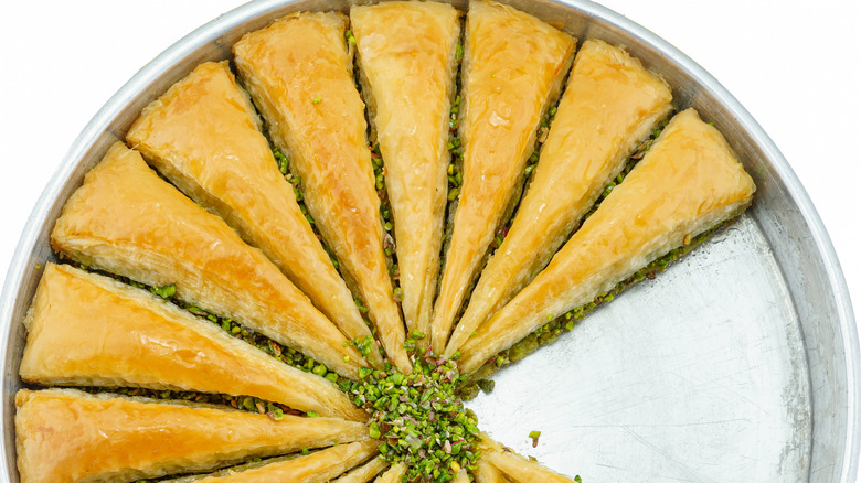 Carrot slice baklava in tin