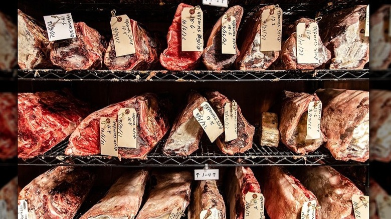 Knife's aging locker for meat