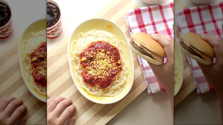 Jollibee Spaghetti with burger