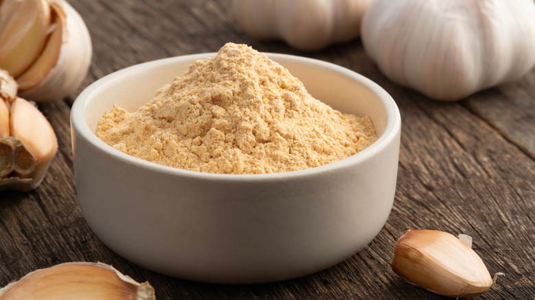 Garlic powder in white bowl