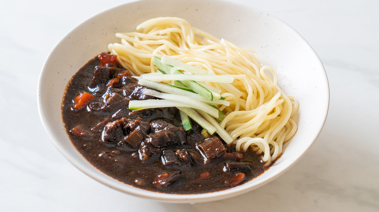 Bowl of Jjajangmyeon with garnish 