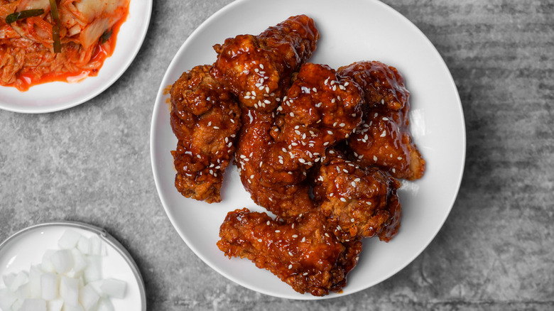 Overhead plate of fried chicken 