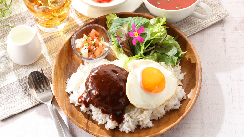 Hawaiian loco moco plate