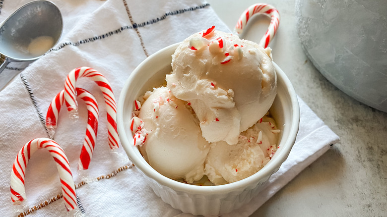 peppermint ice cream bowl