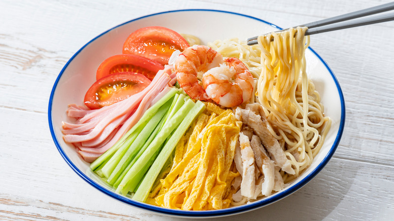 Cold ramen salad