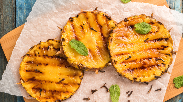 grilled pineapple slices