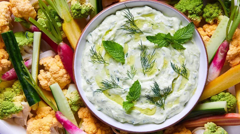 Avocado tzatziki dip with veggies