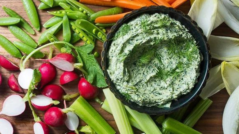 Spinach dip with veggies