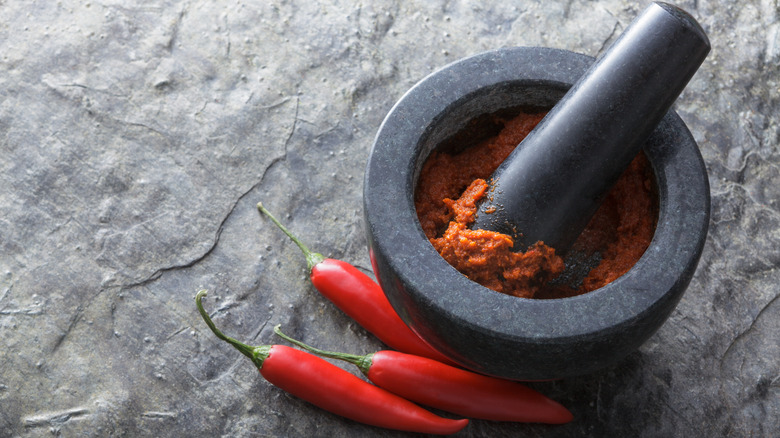 Curry paste mortar and pestle