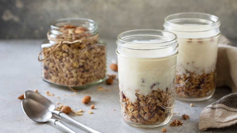 yogurt and granola parfait 