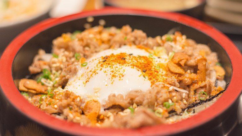 Rice topped with egg