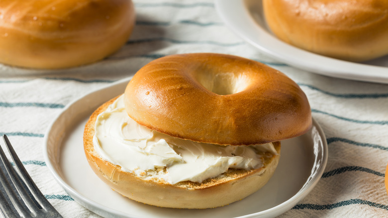 Plain bagel with cream cheese