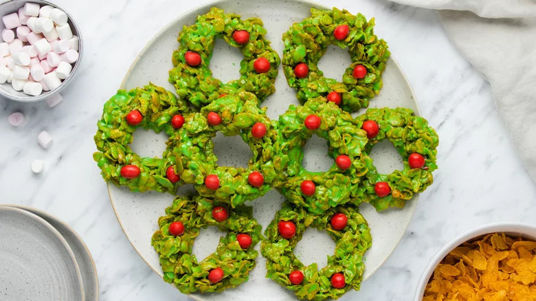 christmas wreaths made from cereal 