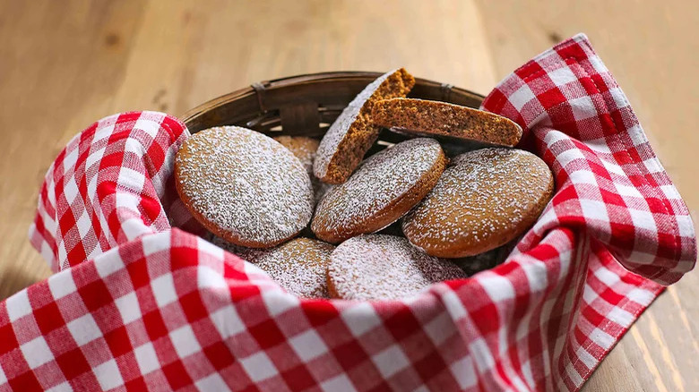 basket of ginger cakes with gingham