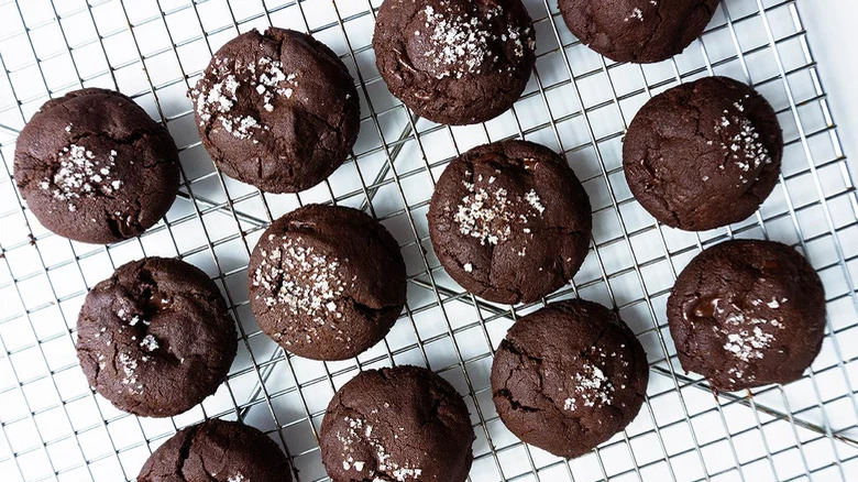 dark chocolate cookies with salt 