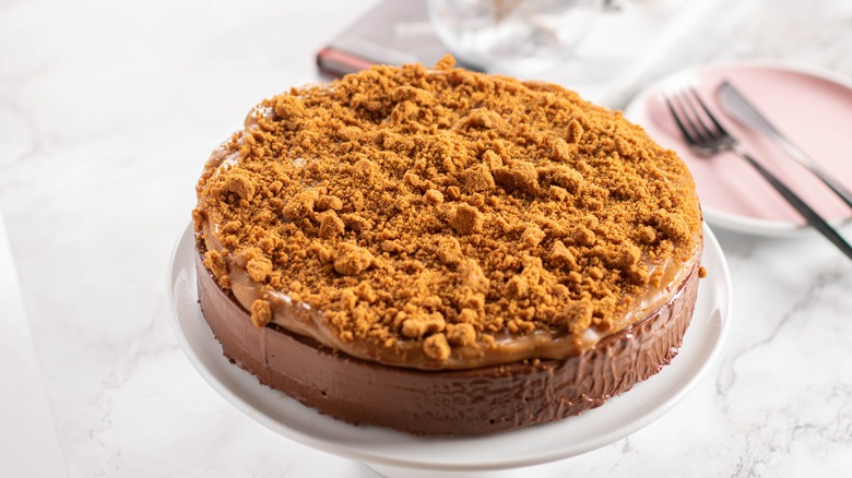 Biscoff cookies on sponge cake