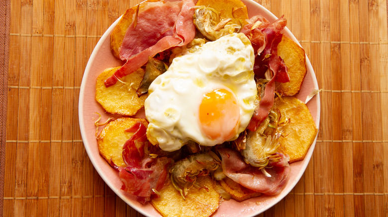 Spanish tapa huevos rotos