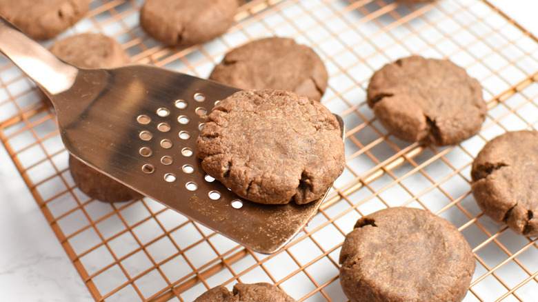 nutella cookies on cooling rack