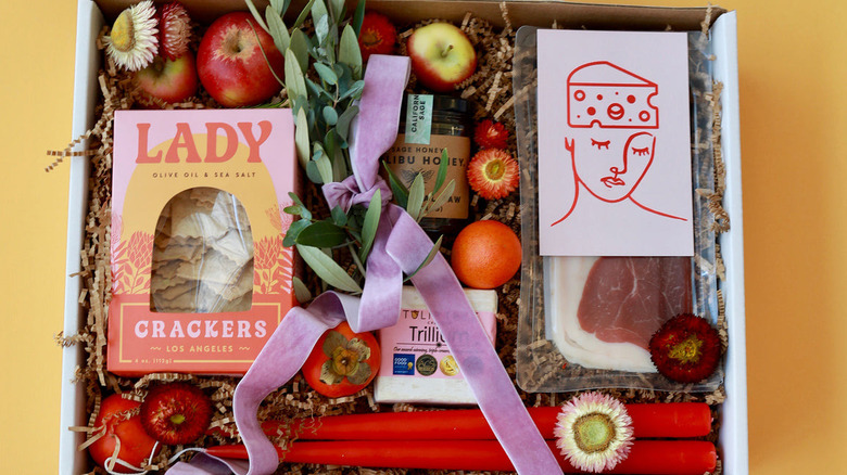 Lady & Larder Classic Small Gift Basket