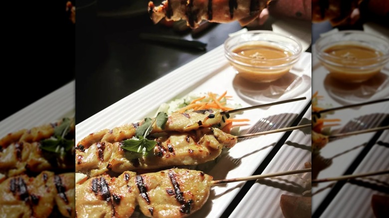 Chicken satay with peanut sauce