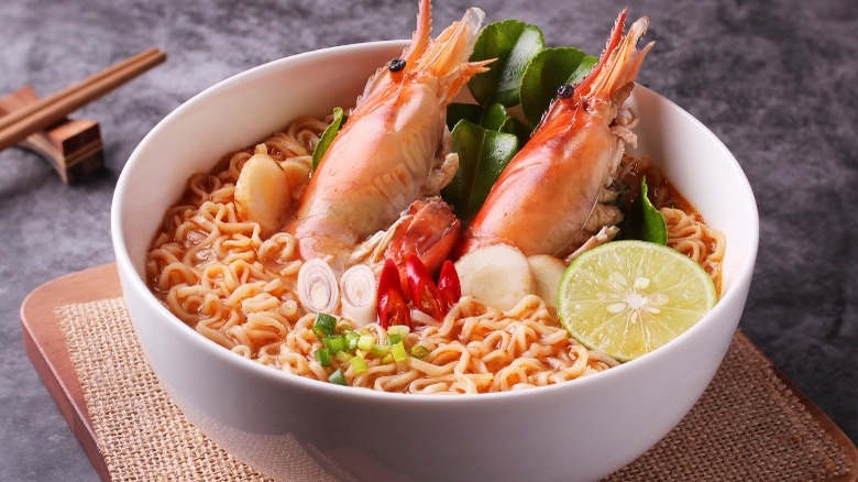 ramen with prawns