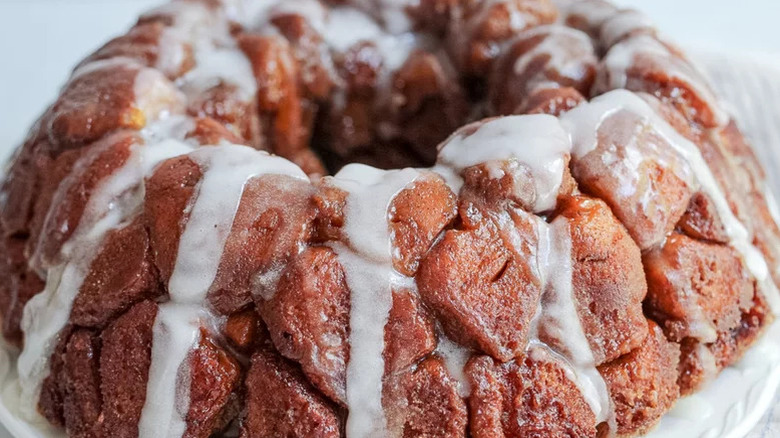 Cinnamon roll monkey bread on plate