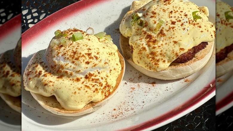 eggs benedict on english muffin