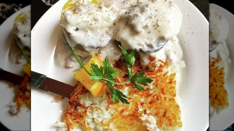 biscuits gravy and hashbrowns 