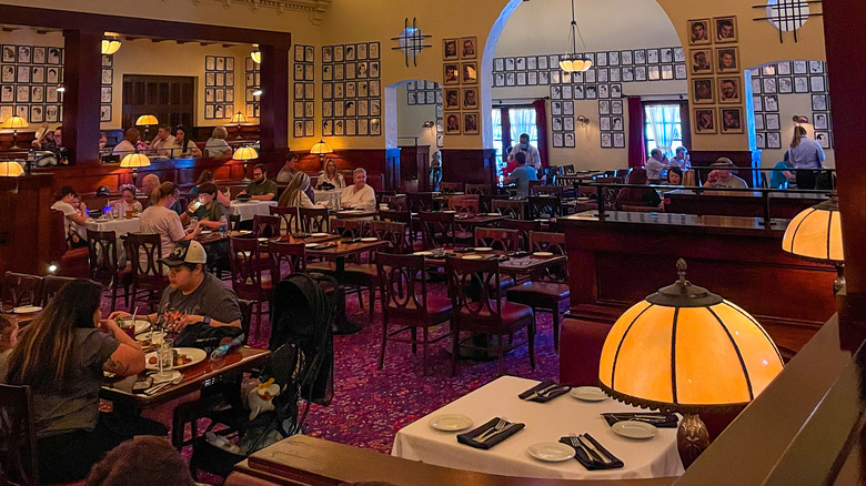 The Hollywood Brown Derby dining room