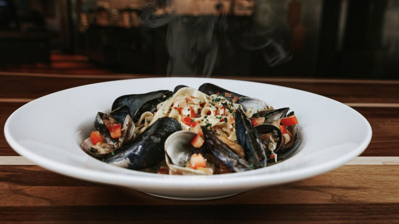 Mussel pasta in bowl