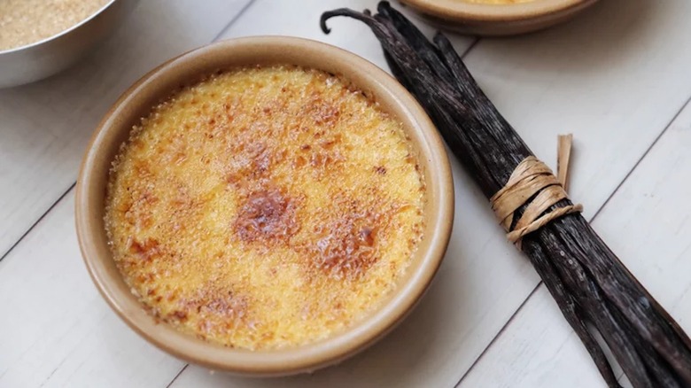 crème brûlée with vanilla beans