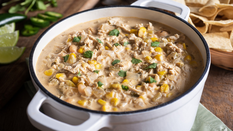 Corn with chicken in chili