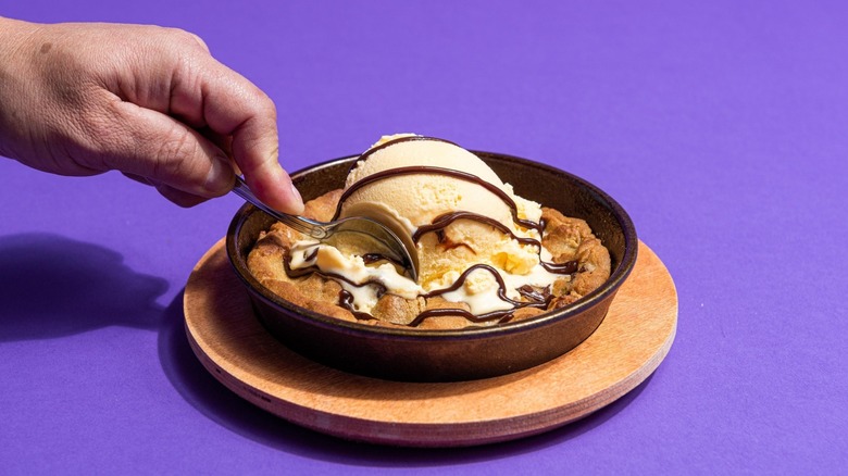 Chili's cookie dessert