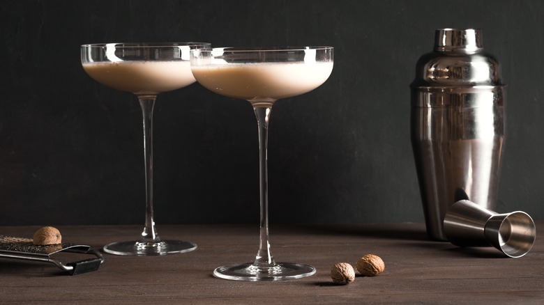 Brandy Alexander with nutmeg