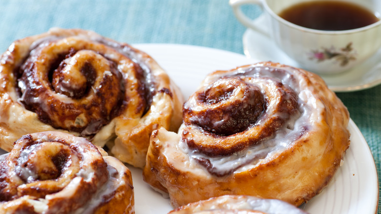 Cinnamon rolls with coffee