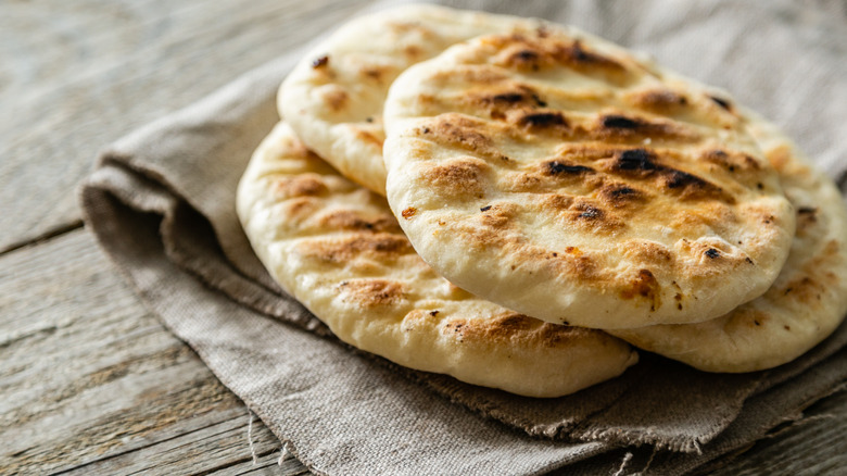 Toasted pita bread