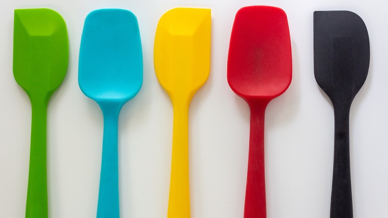 Multi-colored sliicon spatulas 