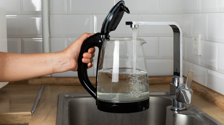 Filling electric kettle with water