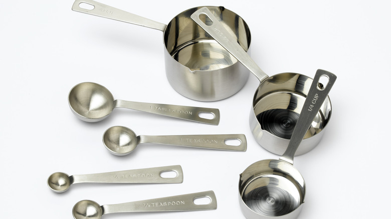 Measuring cups and spoons