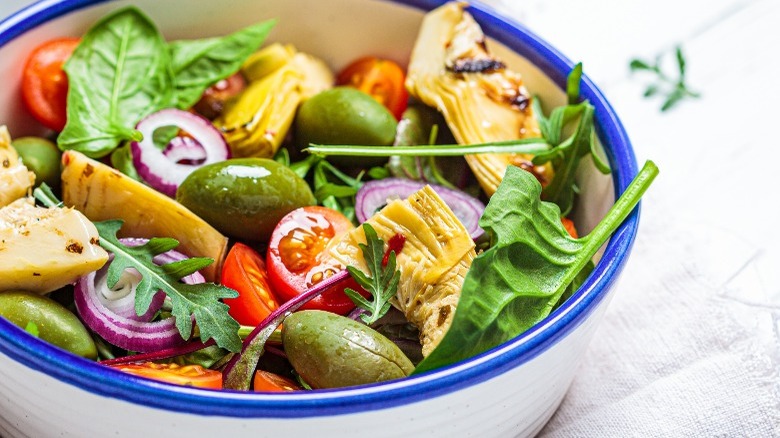 Artichoke salad with olives, tomatoes and basil