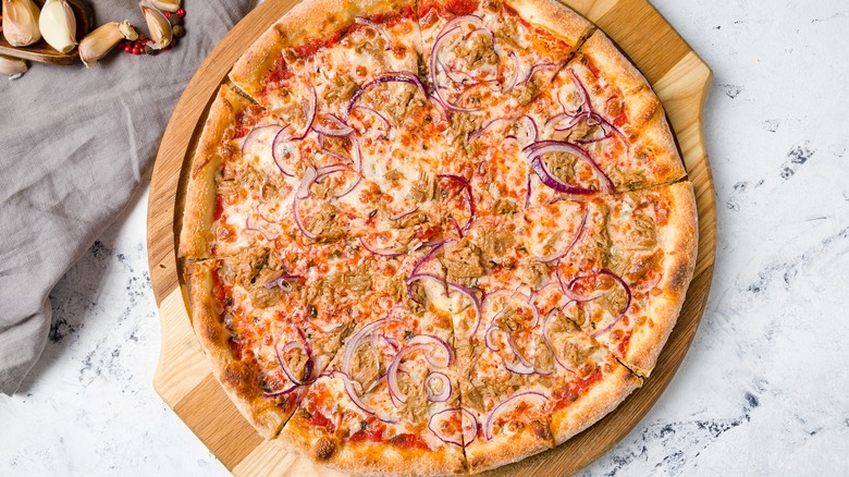 sliced red onion on pizza