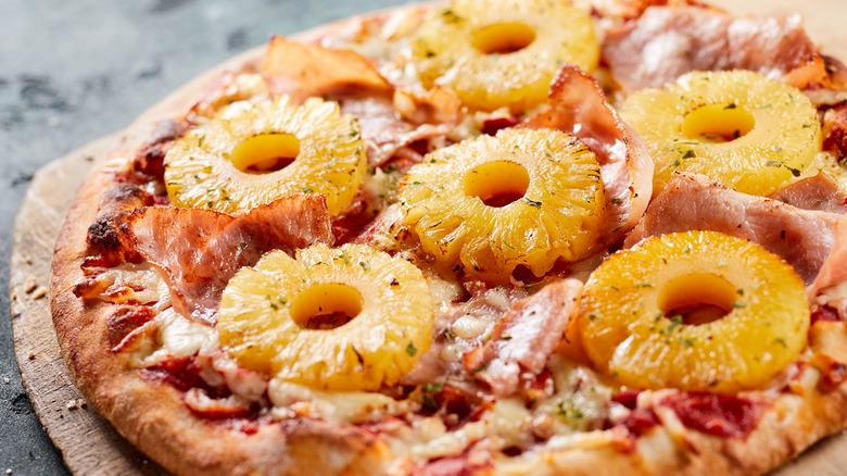 pizza with pineapple rings