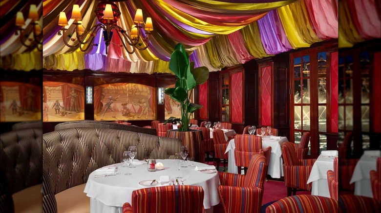 Le Cirque restaurant interior