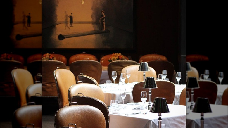 Spruce restaurant interior with lamps